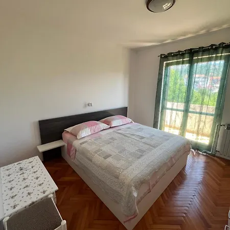 Apartments&rooms Pahljina 3*