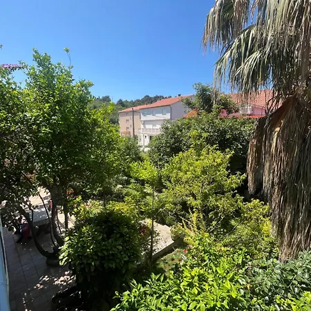 Casa de hóspedes Apartments&rooms Pahljina Rab Town