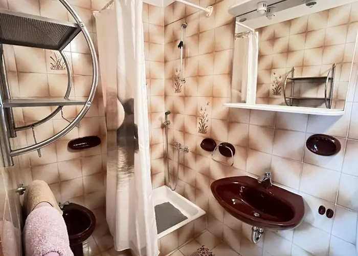 Apartments&rooms Pahljina Guest house 3*