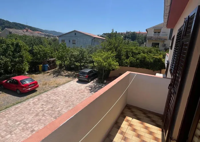 Apartments&rooms Pahljina 3*
