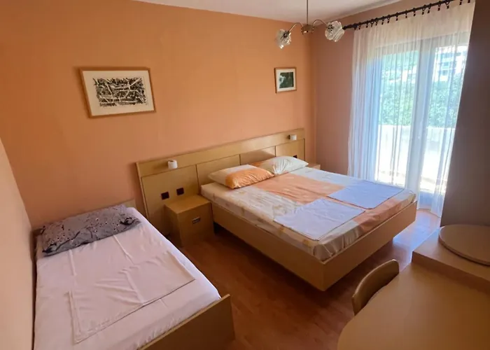 Guest house Apartments&rooms Pahljina Rab Town