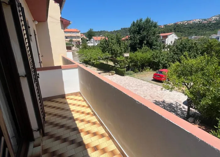 Apartments&rooms Pahljina 3* Rab Town