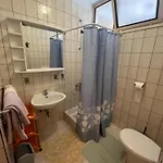 Apartments&rooms Pahljina 게스트하우스 라브