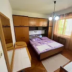 Apartments&rooms Pahljina 게스트하우스 라브