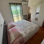 Apartments&rooms Pahljina 게스트하우스 라브