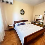 Apartments&rooms Pahljina בית הארחה ראב