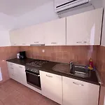 Apartments&rooms Pahljina 게스트하우스 3*