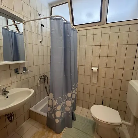 Apartments&rooms Pahljina 게스트하우스