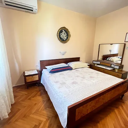 Apartments&rooms Pahljina 게스트하우스 라브