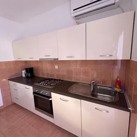 Apartments&rooms Pahljina 게스트하우스 3*