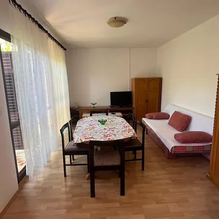 Apartments&rooms Pahljina *