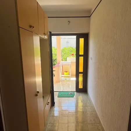 Apartments&rooms Pahljina 게스트하우스