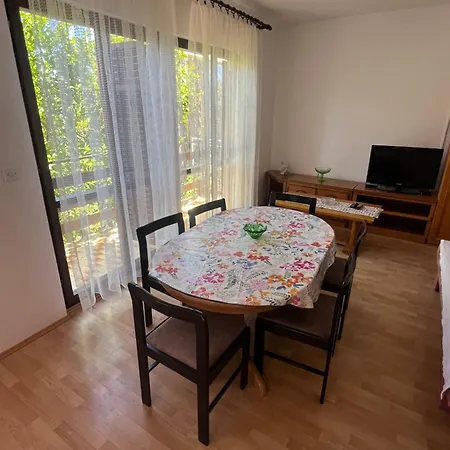 Apartments&rooms Pahljina 게스트하우스 3*