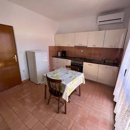 게스트하우스 Apartments&rooms Pahljina 3*