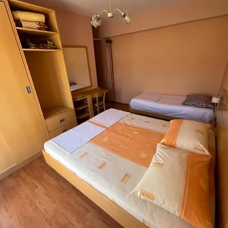 Apartments&rooms Pahljina 3* 라브